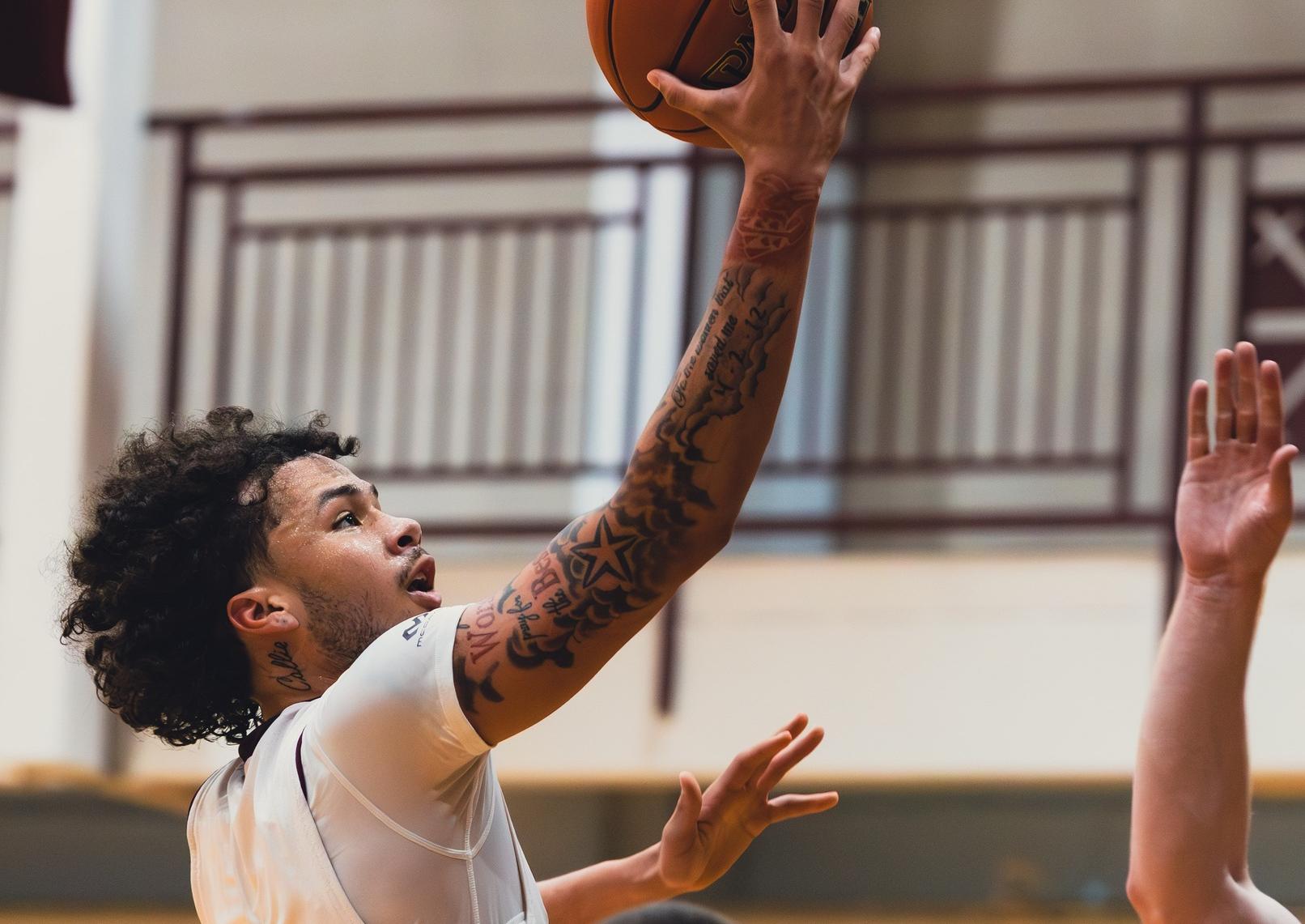 Sanders Reaches 1,000 Career Points as Saints Defeat Judson, 90&ndash;79
