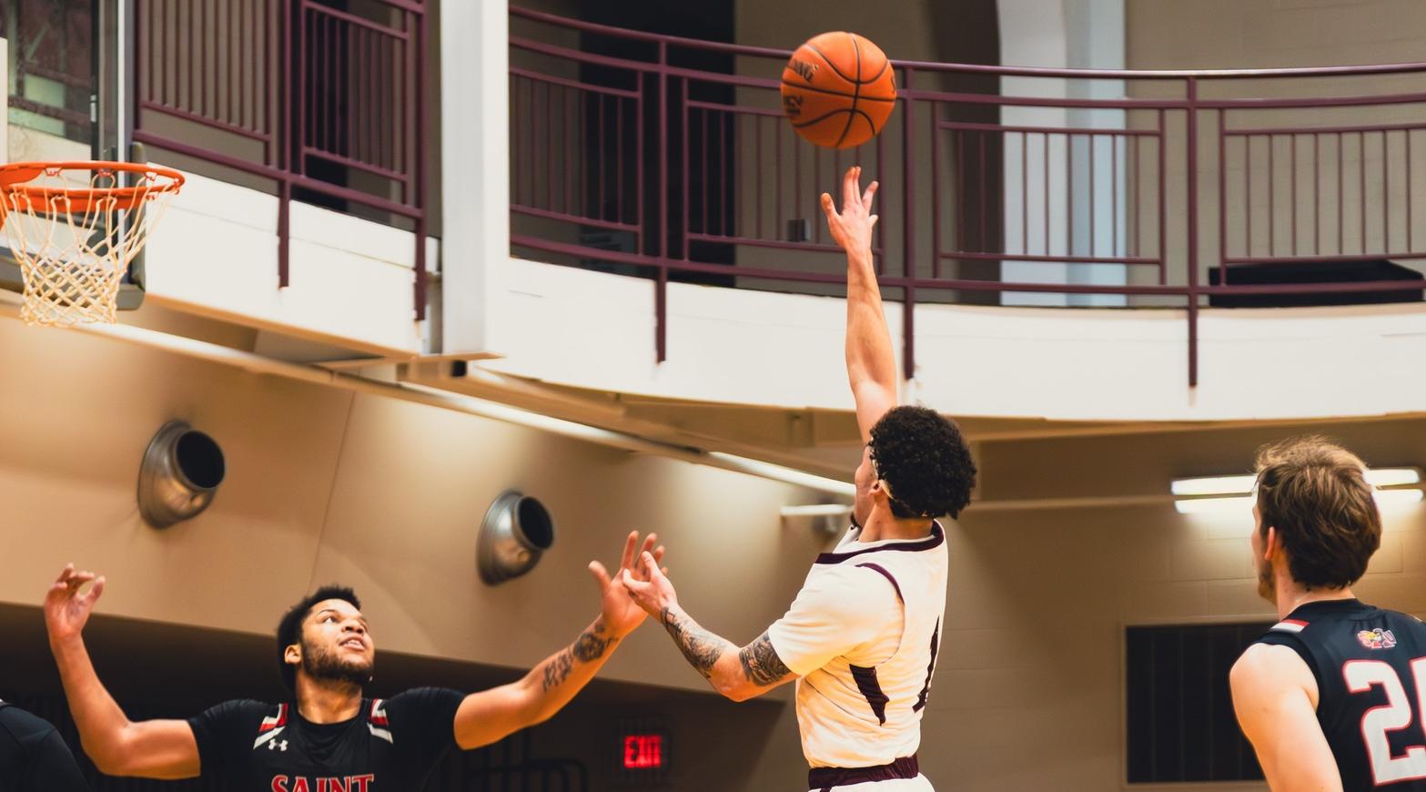 Saints Drop Heartbreaker in Season Finale, 82&ndash;79